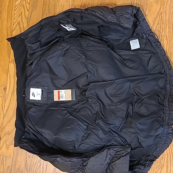 NIKE WOMENS WINDPUFFER BLACK GRID THERMA-FIT PADDED JACKET SIZE LARGE NWT - Picture 11 of 16